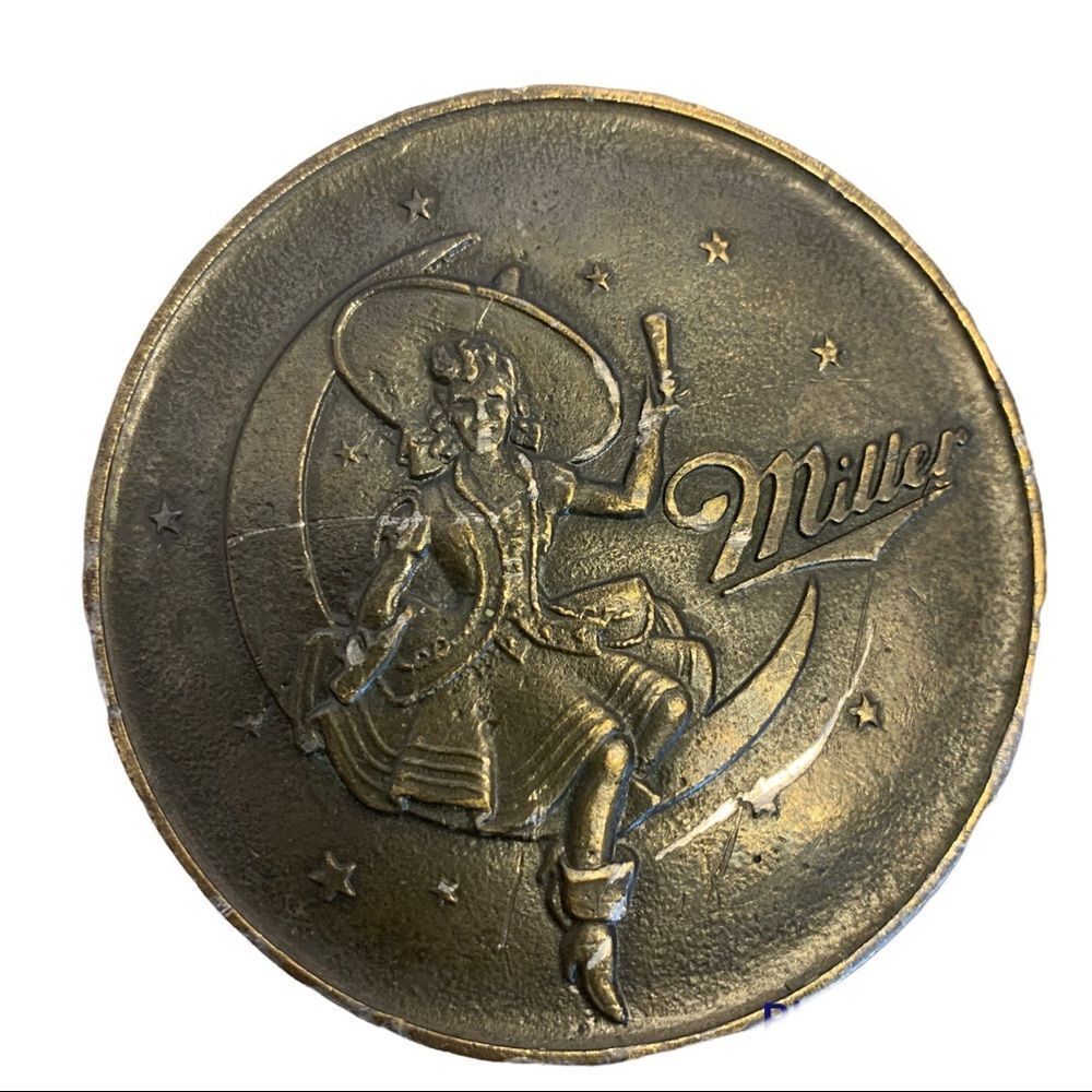 VINTAGE Miller extremely rare 1975 collectors item belt buckle